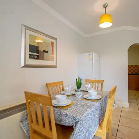 32 - 2 Bed Apartment, Sleeps 6 Lägenhet *