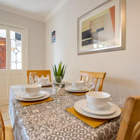 Lägenhet 32 - 2 Bed Apartment, Sleeps 6 *