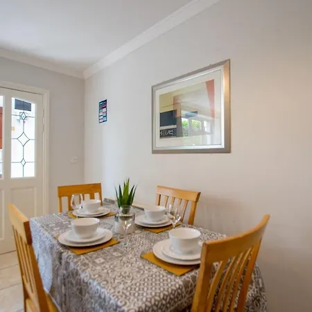 32 - 2 Bed Apartment, Sleeps 6