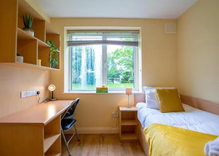32 - 2 Bed Apartment, Sleeps 6 * Galway