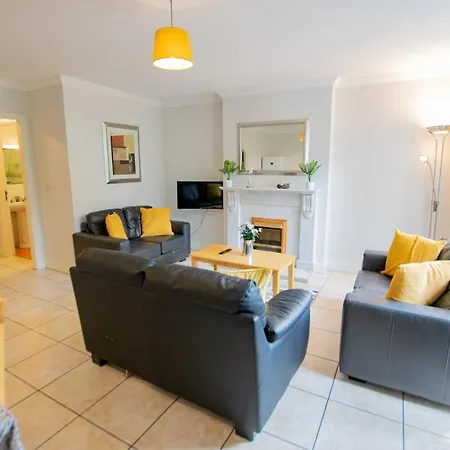 2 Bed Apartment, Sleeps 6