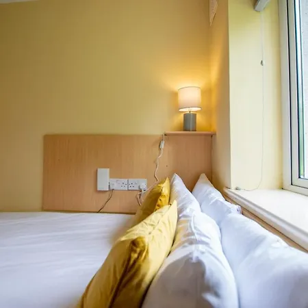 32 - 2 Bed Apartment, Sleeps 6 * Galway