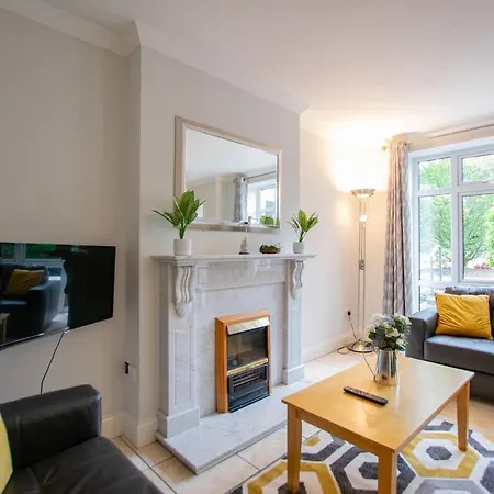 Apartment 32 - 2 Bed Apartment, Sleeps 6