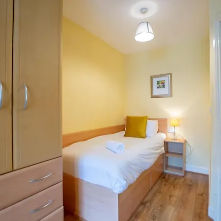 Apartment 32 - 2 Bed Apartment, Sleeps 6