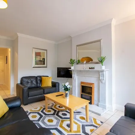 32 -spacious 2br - Sleeps 6 Galway