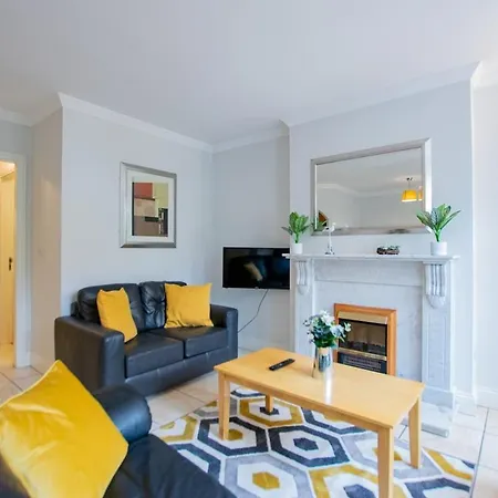 Apartment 32 - 2 Bed Apartment, Sleeps 6 *