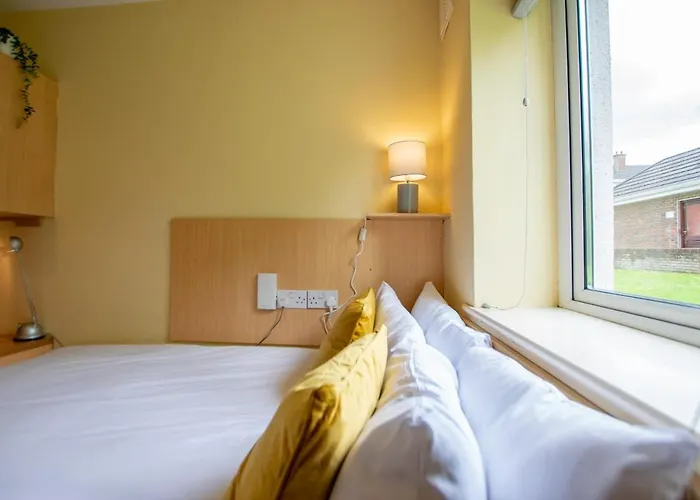 32 - 2 Bed Apartment, Sleeps 6 * ゴールウェイ