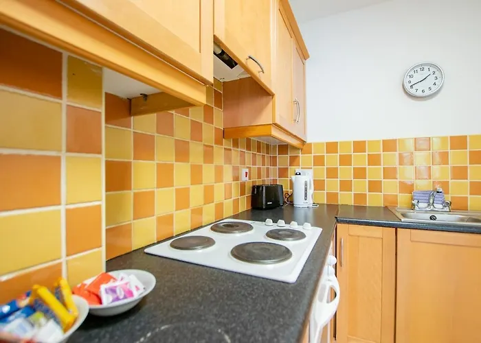 32 - 2 Bed Apartment, Sleeps 6 *