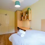 32 -spacious 2br - Sleeps 6 * Galway