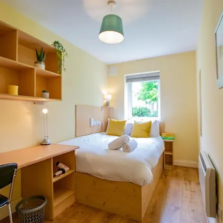 32 - 2 Bed Apartment, Sleeps 6