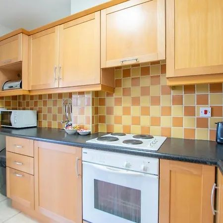 32 -spacious 2br - Sleeps 6 Galway