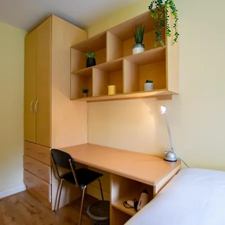 32 - 2 Bed Apartment, Sleeps 6 Apartman Galway