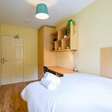 Apartman 32 - 2 Bed Apartment, Sleeps 6 *